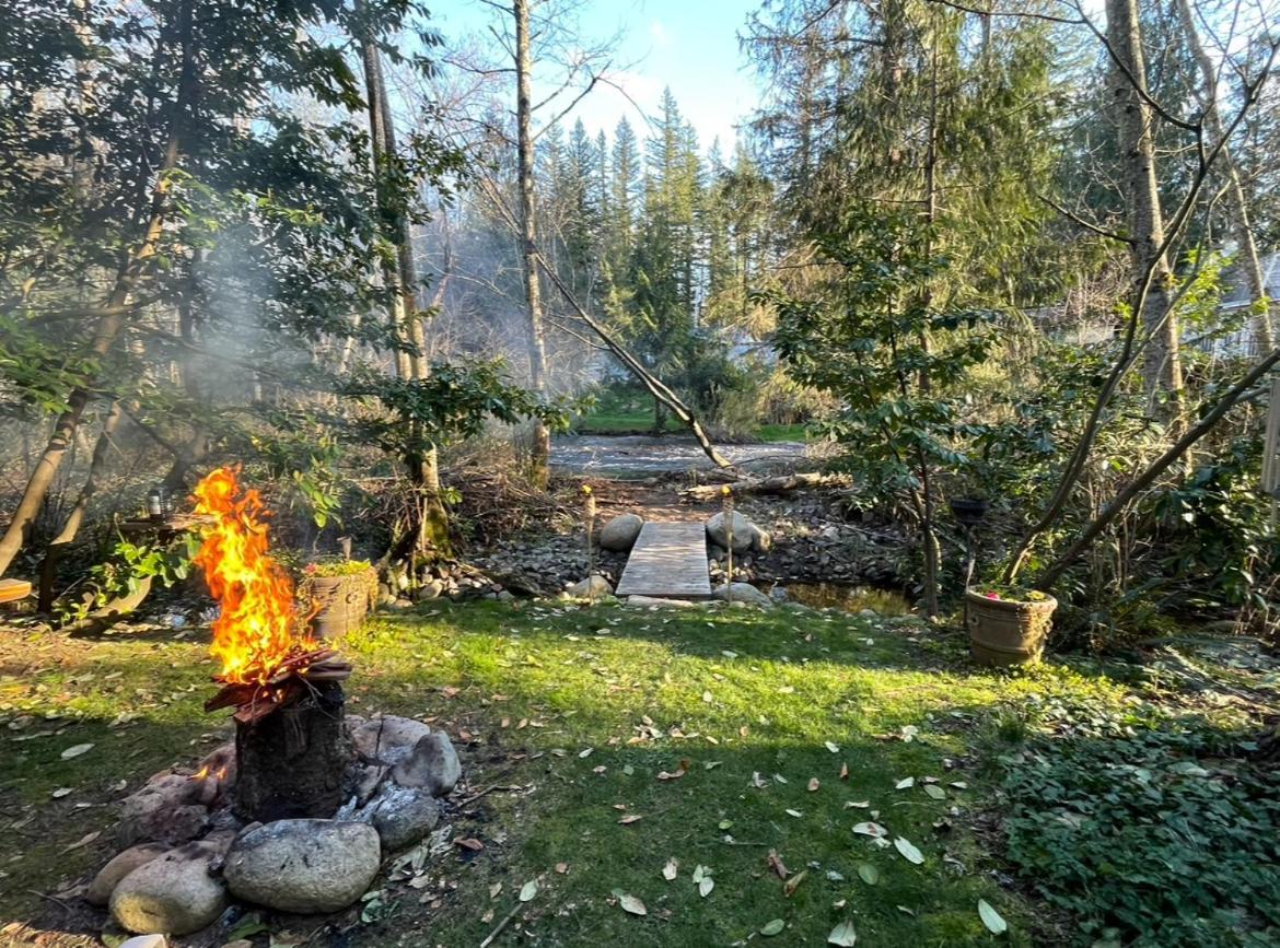 Riverside Retreat Gold Bar